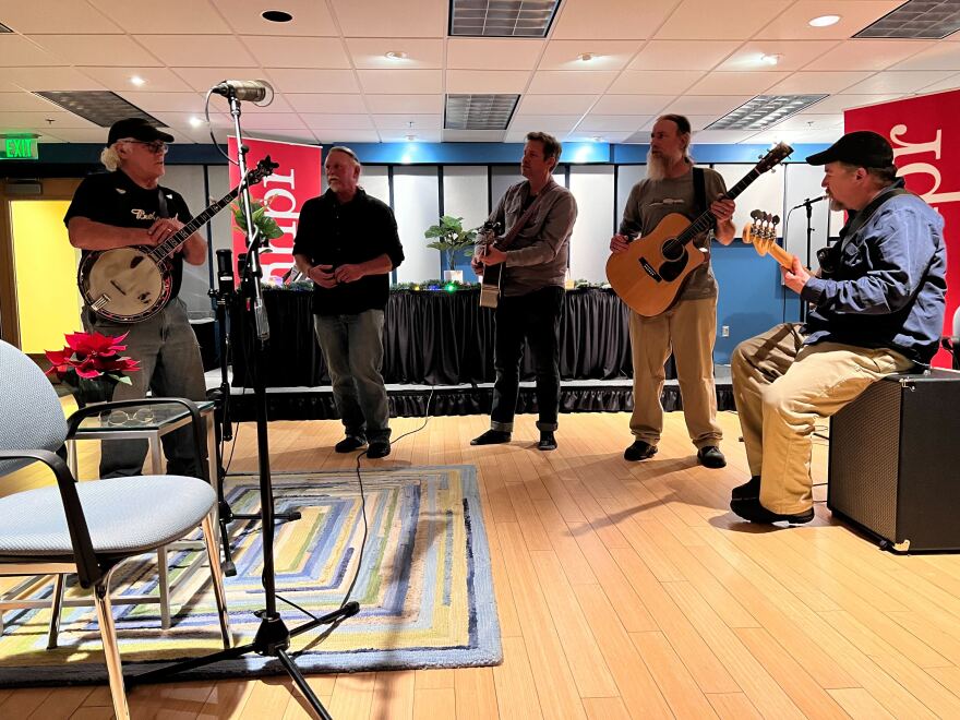 The shoeless Peabody's Coal Train between sets.