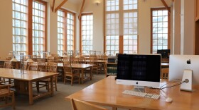 Photo showing UNH library in Durham.