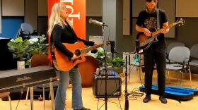 Paula Cole and Ross Gallagher perform Green Eyes Crying from Cole's latest album 'Lo'.