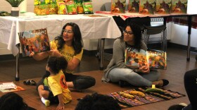 Jennice Chewlin y Loreiny Polanco presentan una hora de cuentos bilingüe el sábado 28 de septiembre de 2024 en la Biblioteca Pública de Nashua. Leen “Plátanos Are Love”, un libro ilustrado para niños de Alyssa Reynoso-Morris en inglés y español.